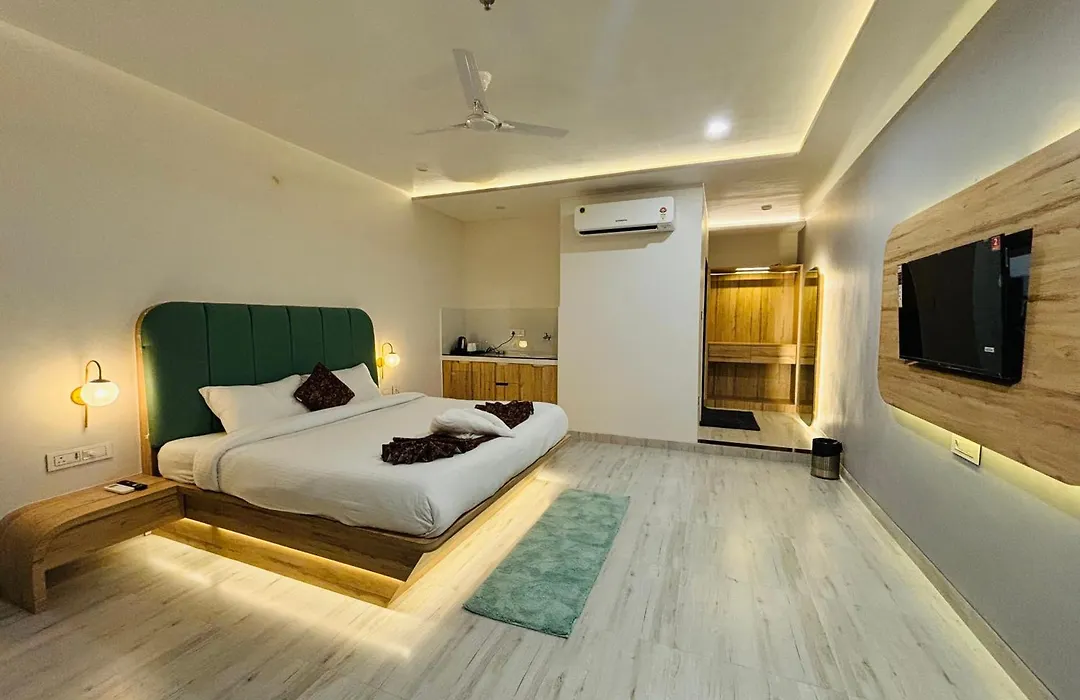 The Lavish Stay-1